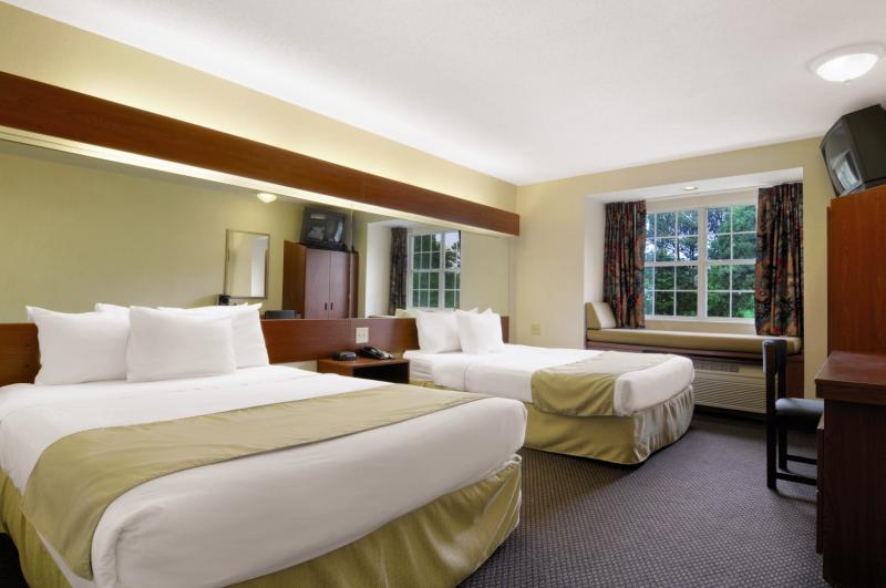 Microtel Inn & Suites By Wyndham Perimeter Center Санди Спрингс Стая снимка