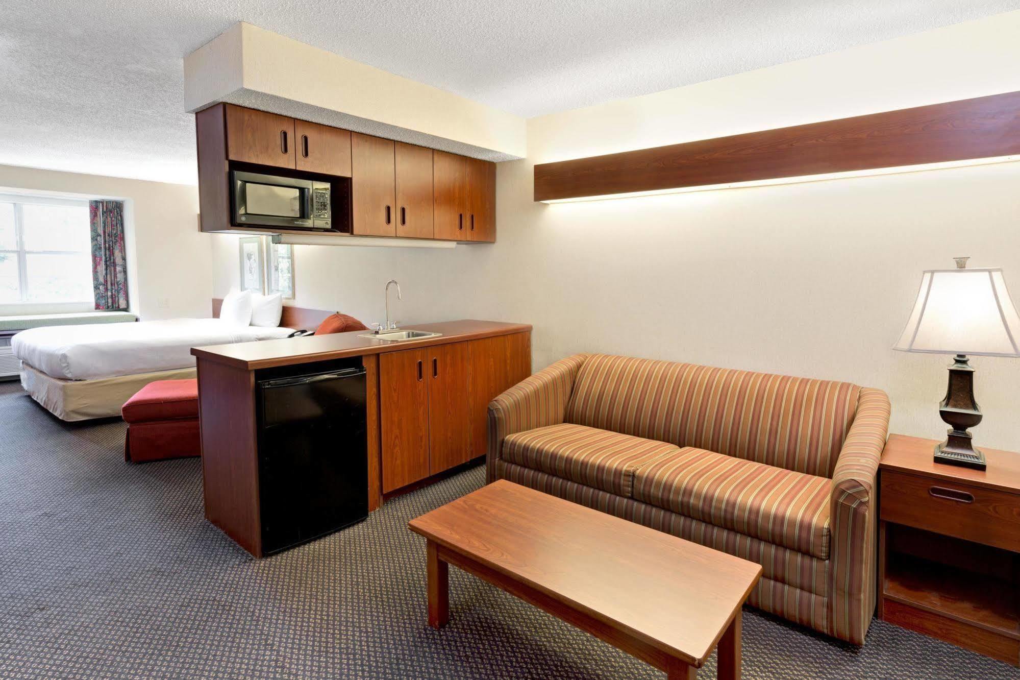 Microtel Inn & Suites By Wyndham Perimeter Center Санди Спрингс Екстериор снимка